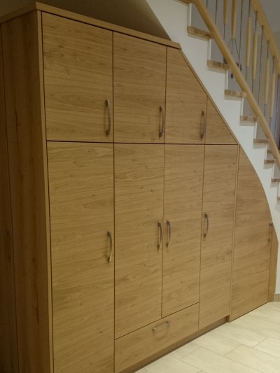 Garderobenschrank in Asteiche furniert