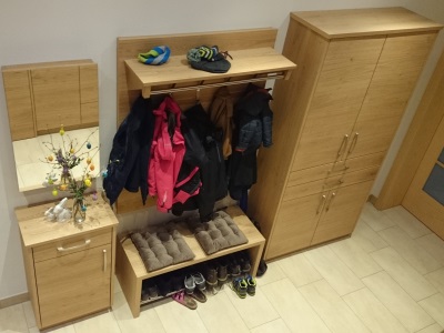 Garderobe in Asteiche furniert