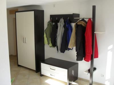 Garderobe aus beschichteten Platten