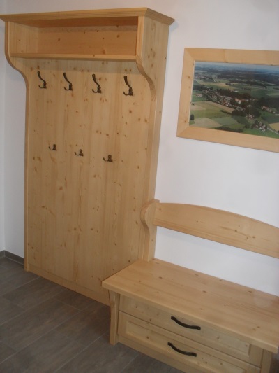 Garderobe in Astfichte massiv