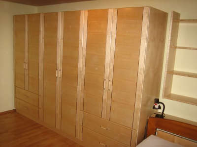 Schlafzimmerschrank in can. Ahorn