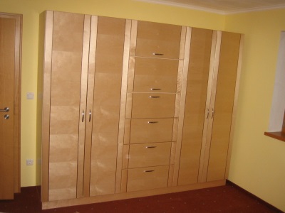 Schlafzimmerschrank in can. Ahorn