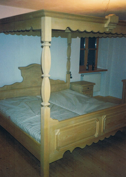 Himmelbett in Fichte massiv